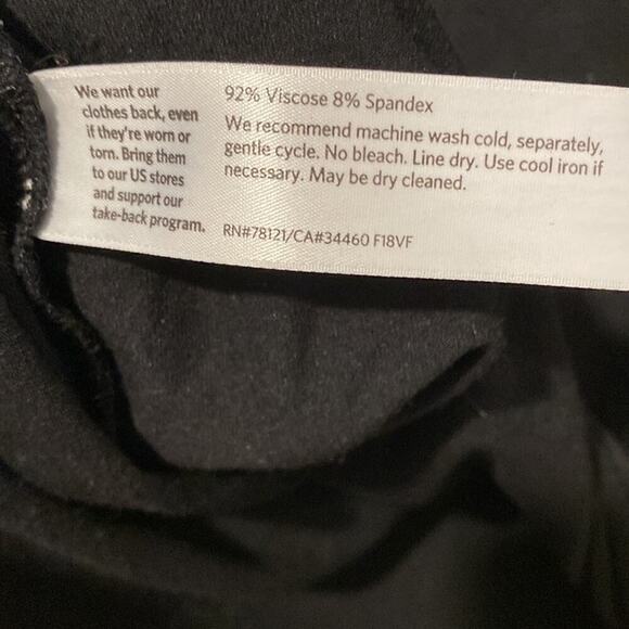 Eileen Fisher black v neck long sleeve top blouse. 92% Viscose 8% Spandex SP
C - Picture 6 of 6